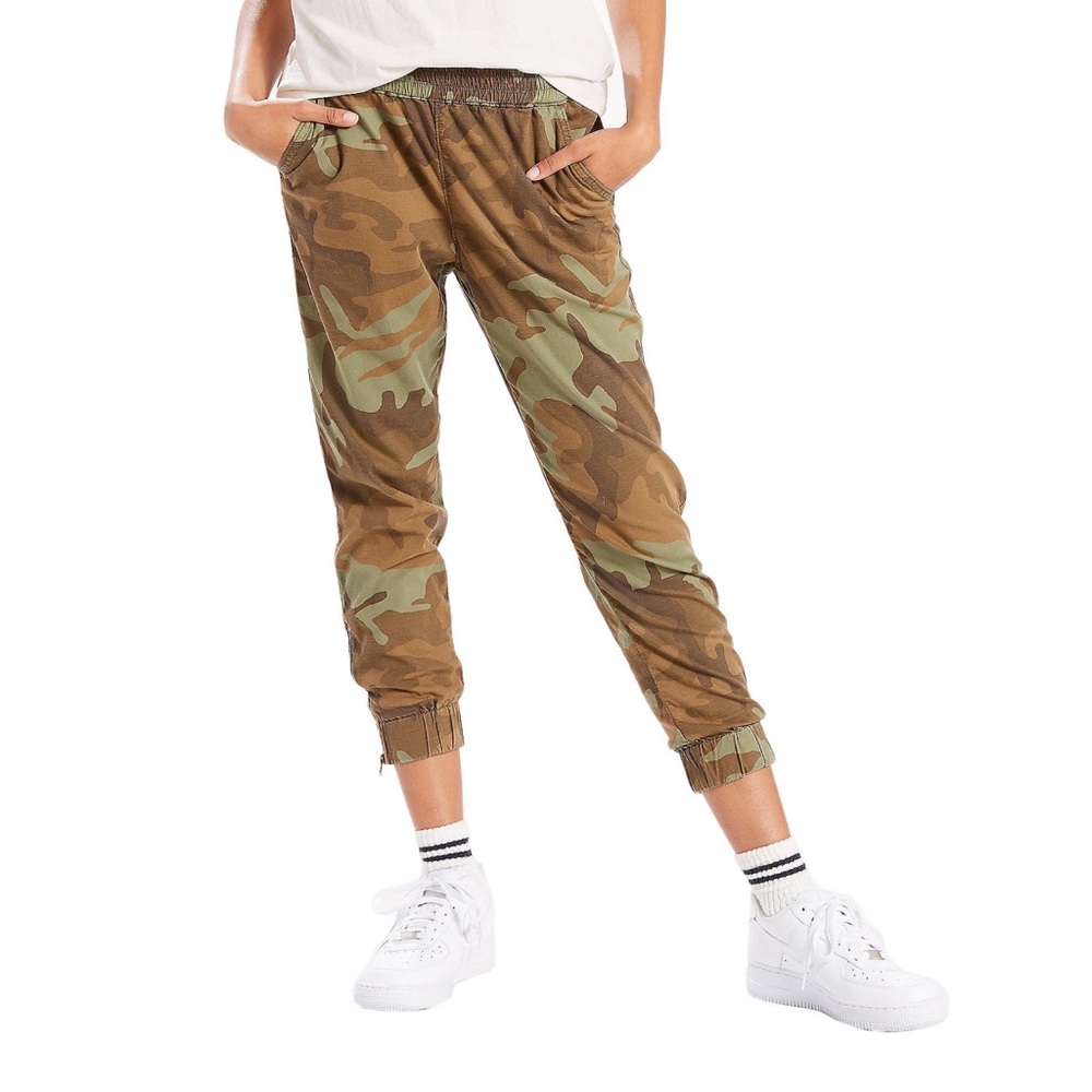 Levi’s Camo Jet Set Taper Zip Ankle Pants Preowned Medium 29 8